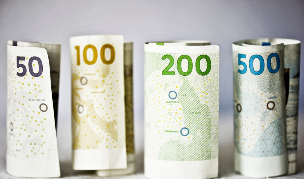 Pengesedler ligger i cirkel